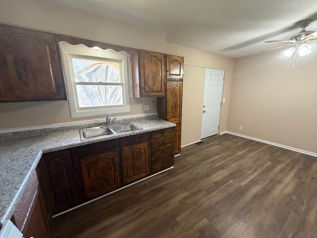 Building Photo - 1505 Valleyview Ave