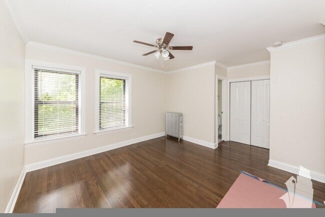 Building Photo - 0 bedroom in Chicago IL 60657