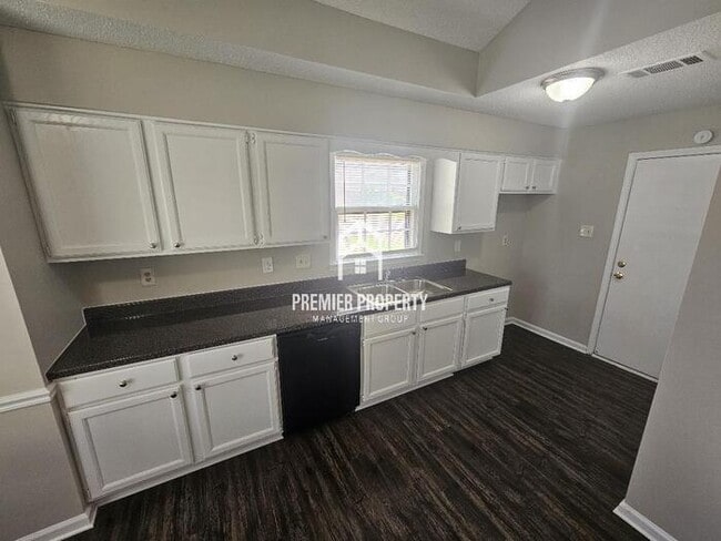 Building Photo - 6369 Hunters Pl Dr