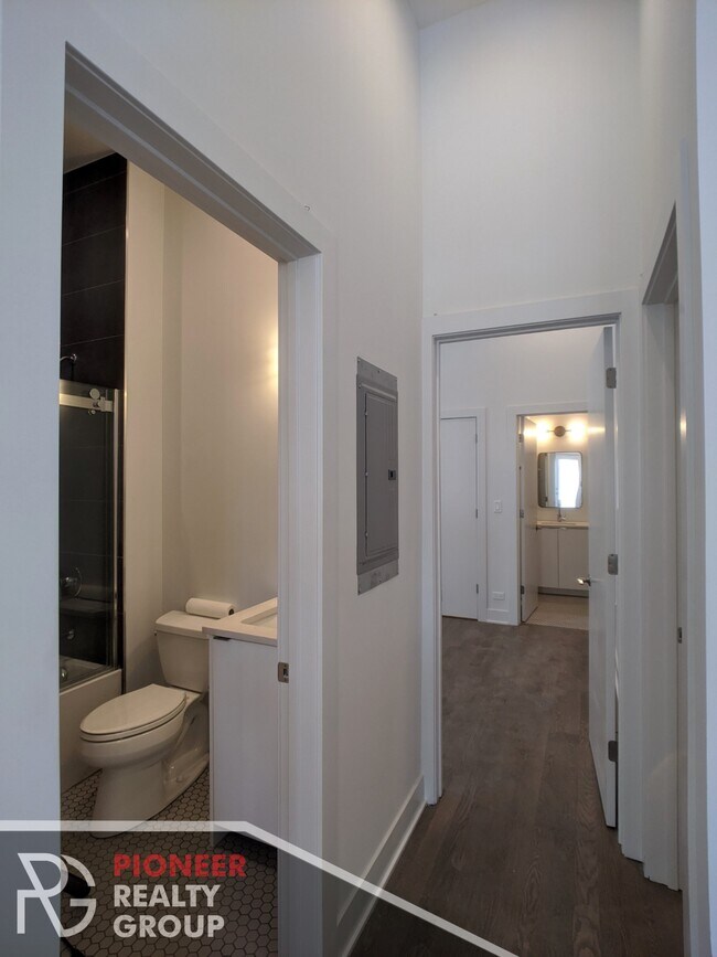 Foto del edificio - 2120 W Belmont Ave