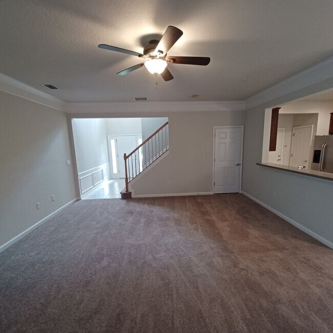Foto del edificio - Beautiful 3 BR 2.5 BA Townhouse in Bartram