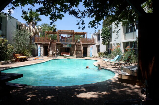 Pool great for relaxing outdoors - 2000 Pearl St