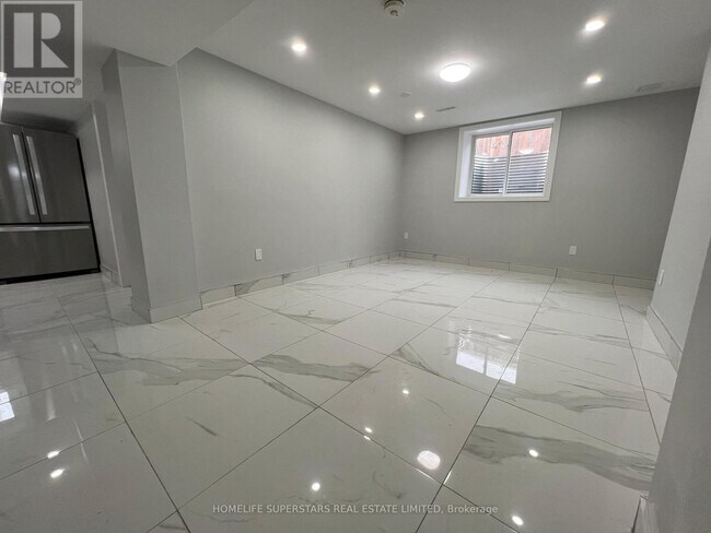 Photo du bâtiment - 88 Thistle Down Blvd