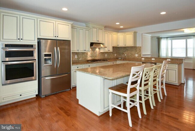 Building Photo - 10271 Greenspire Dr