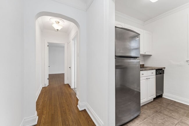 Building Photo - 235 Charlotte St