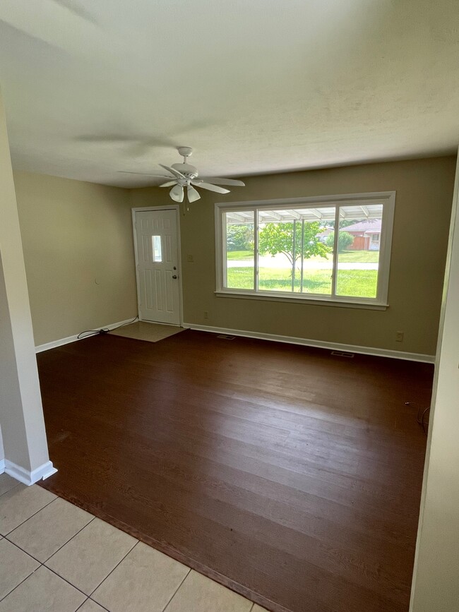 LIVING ROOM - 4719 Homewood Dr