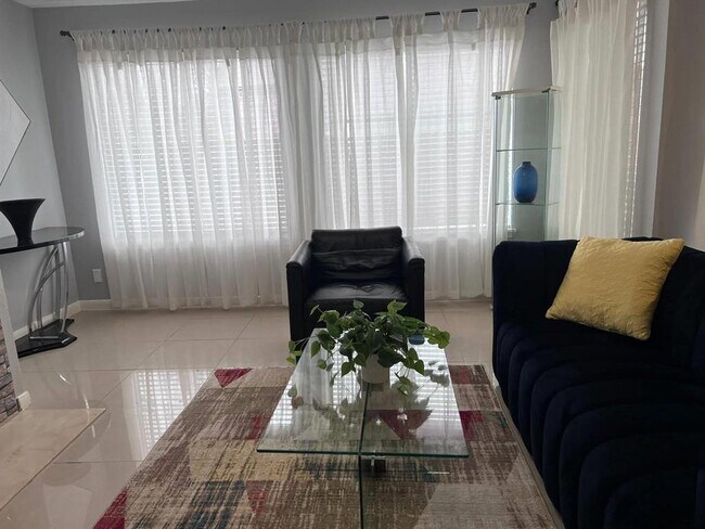 Foto del edificio - 12100 Overbrook Ln