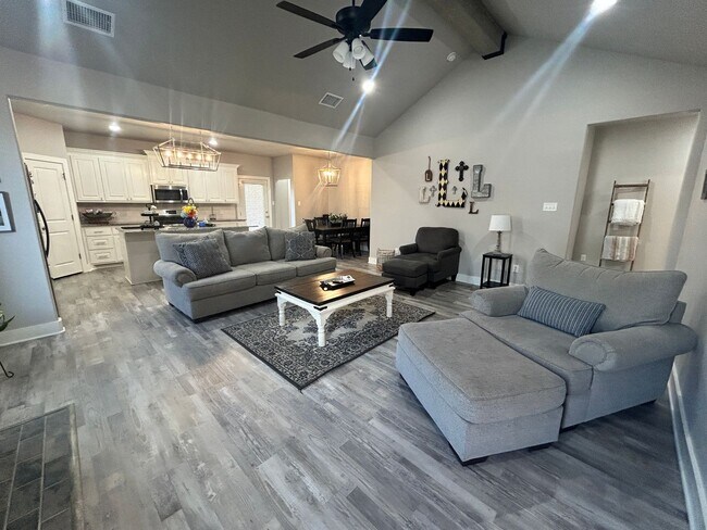 Foto del edificio - 4 Bed 2 bath Frenship ISD