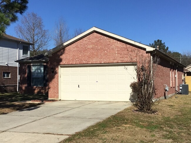 Building Photo - 21910 Holly Branch Dr