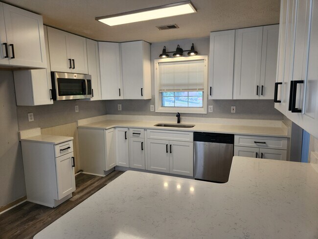 Building Photo - 482 Grove Hill Dr