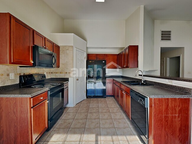 Foto del edificio - 4404 Wolf Run Dr