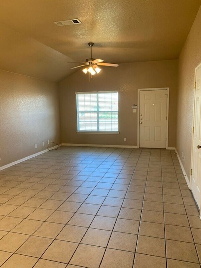 Foto del edificio - 3 Bedroom / 2 Bath Duplex – Clear Creek Area – Killeen, TX