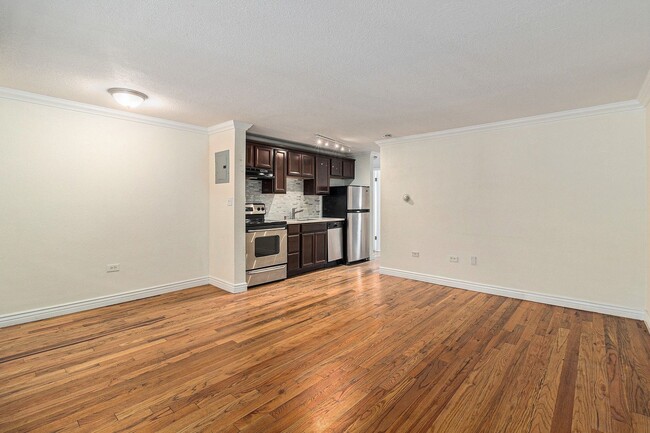 Building Photo - 2 Bedroom 1 Bath in the Heart of West Wash...