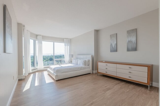 Show Suite Bedroom - The Paramount