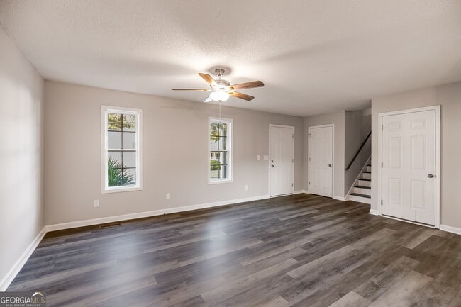 Foto del edificio - 380 River Trace Dr