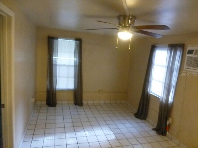 Building Photo - 643 Wisteria Ct