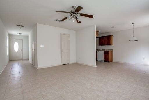 Foto del edificio - Spacious 3 Bedroom Duplex for rent in Prin...
