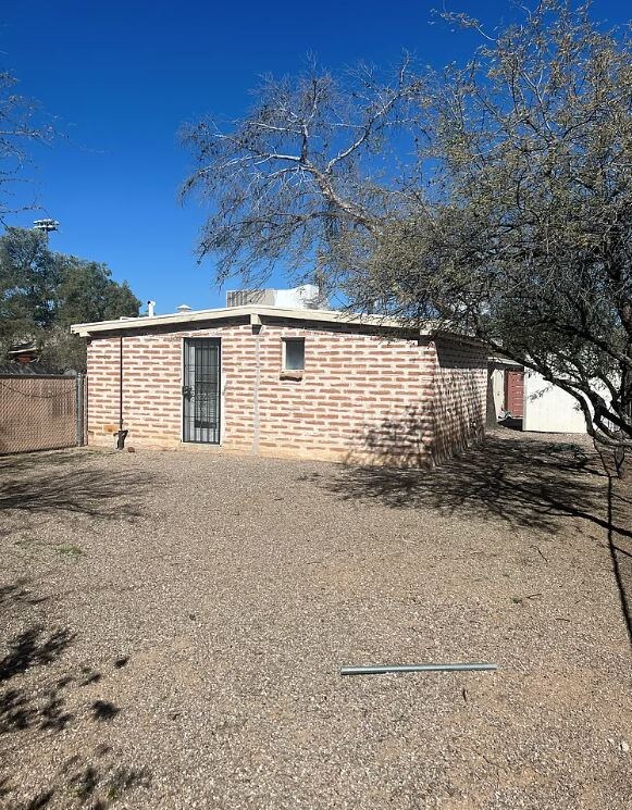 Building Photo - 3250 E Water St