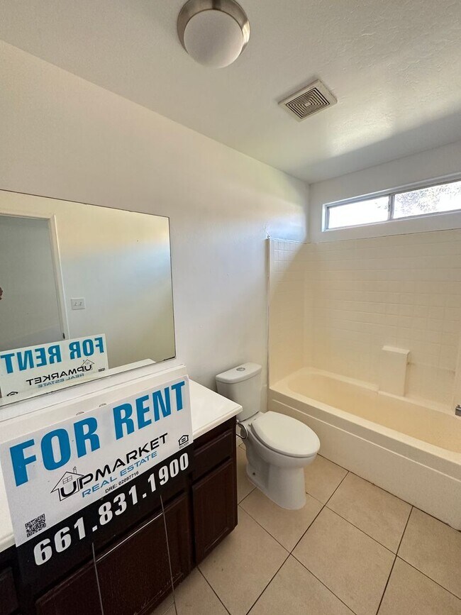 Foto del edificio - Cozy 3-Bedroom, 2-Bathroom Home in North Bakersfield