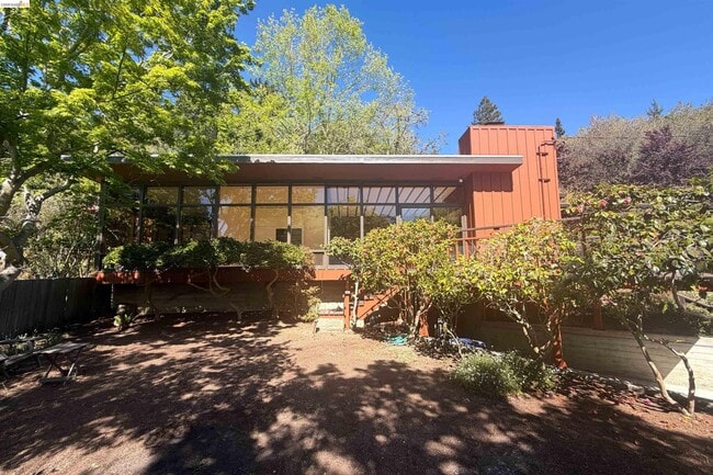 Building Photo - 25 Sunset Dr