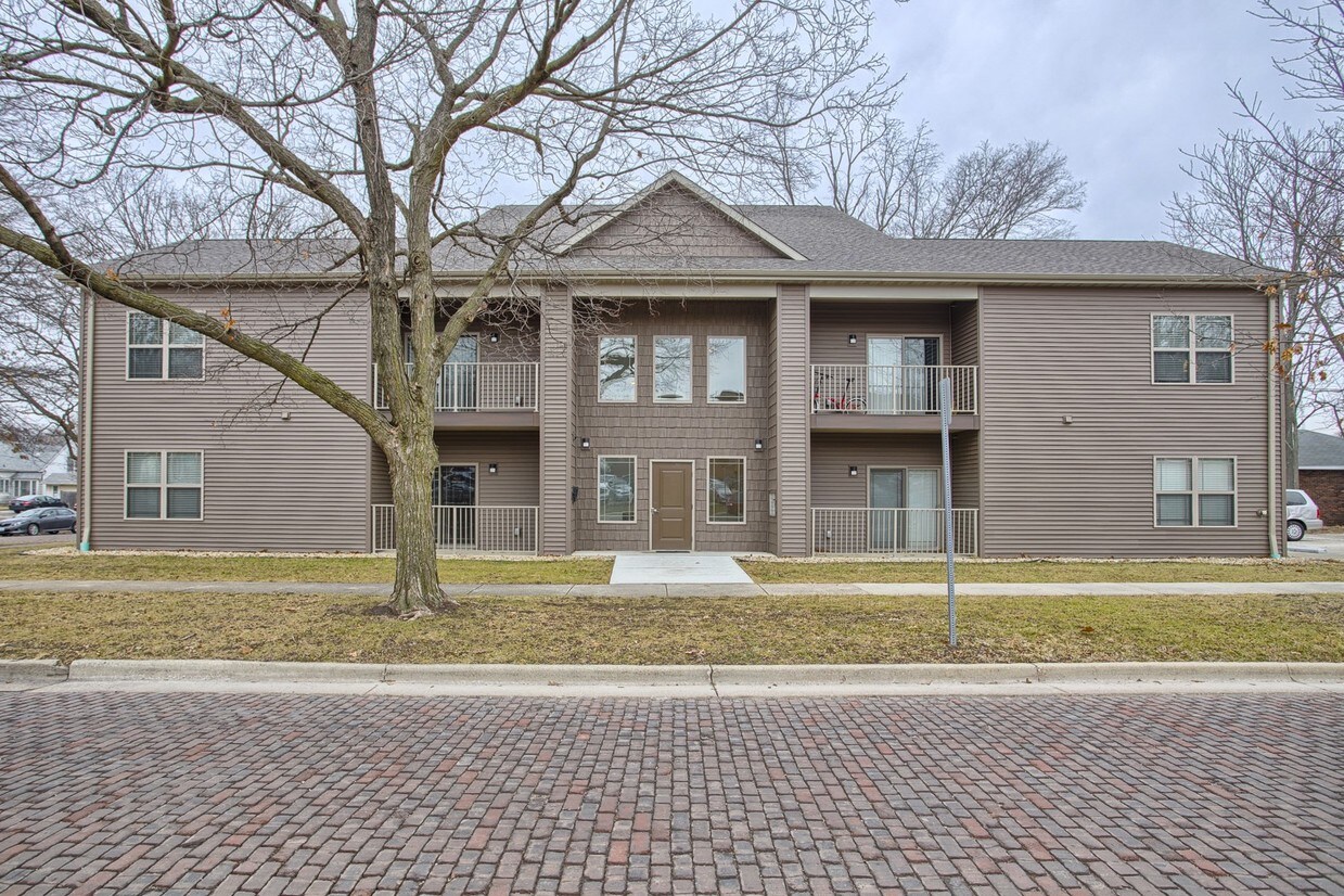 Primary Photo - 408 S Prairie St