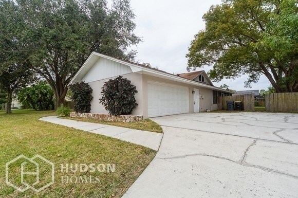 Building Photo - NOW AVAILABLE! 5430 Club Hill W, Lakeland,...