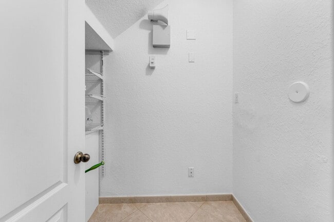 Building Photo - 851 SW 154th Path