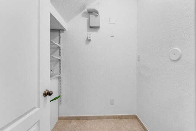 Foto del edificio - 851 SW 154th Path