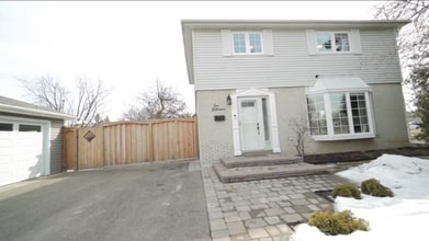 Building Photo - 2 Deloraine Dr