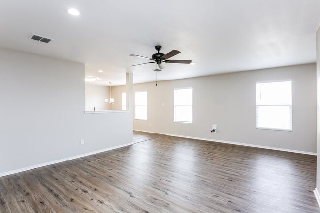 Building Photo - 16737 Woodside Dr