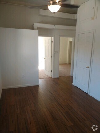 Building Photo - 117 5th St