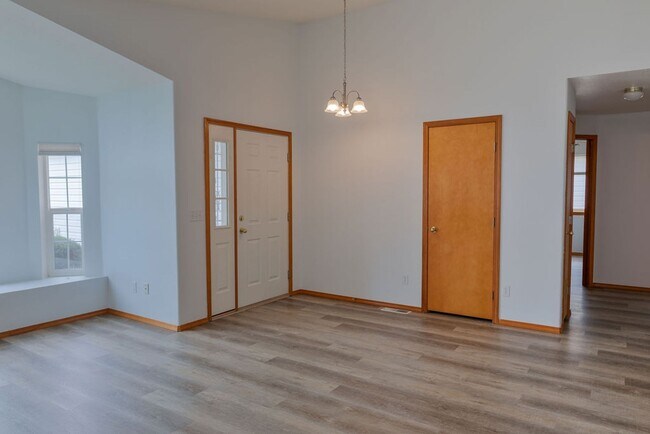 Foto del edificio - Single Story Home w/ HOA Provided Lawn Services