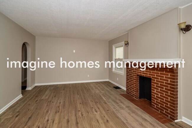 Foto del edificio - Charming 3 Bedroom Cape Cod Home in Deer Park