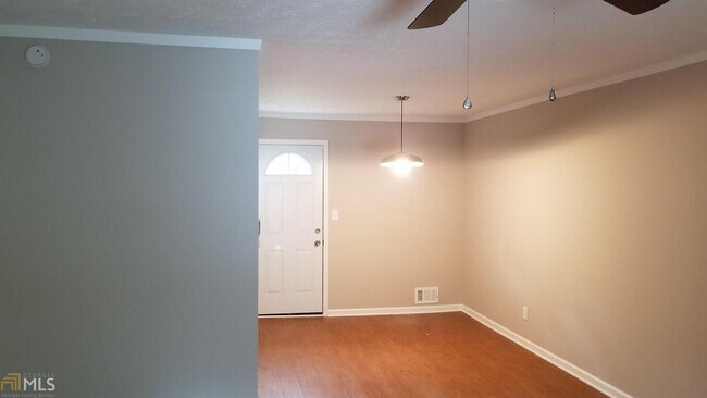 Foto del edificio - 303 Cedar Creek Rd