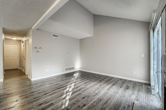 Foto del edificio - 12262 Colorado Blvd