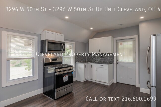 Building Photo - Newly Renovated West Cleveland Duplex
