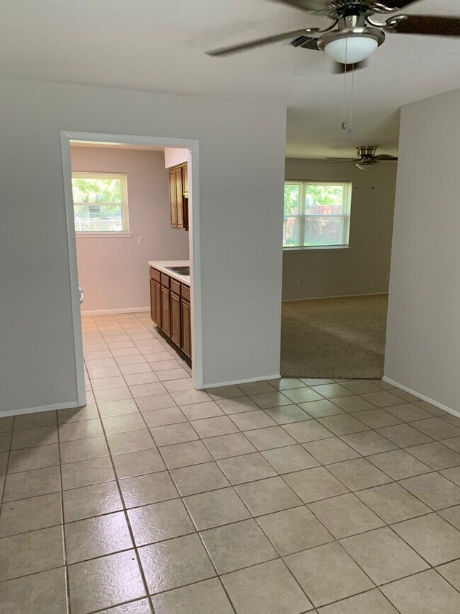 Foto del edificio - AVAILABLE NOW!!! Lovely 3 bedroom, 1 bath ...