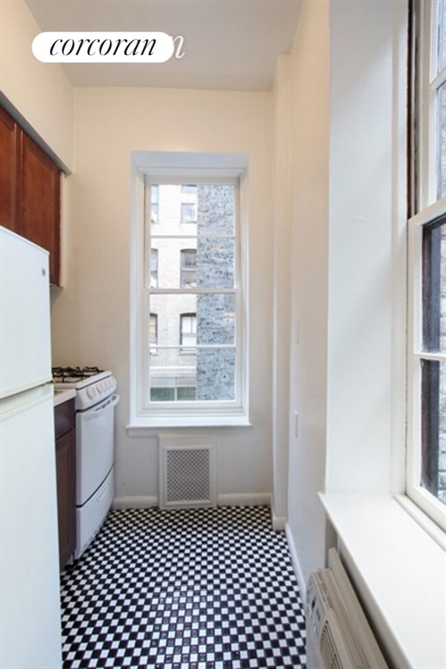 Building Photo - 259 W 12th St