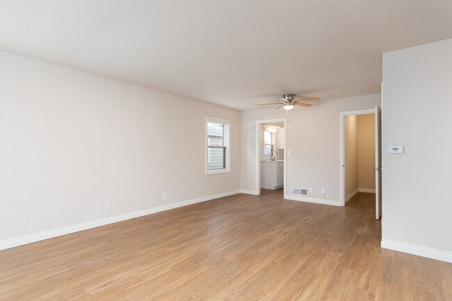 Building Photo - Townhome Style Duplex Near Alberta with ou...