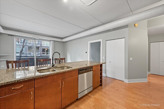 Foto del edificio - 873 N Larrabee St