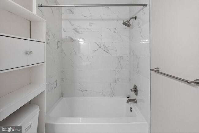 Foto del edificio - 10114 Oakton Terrace Rd