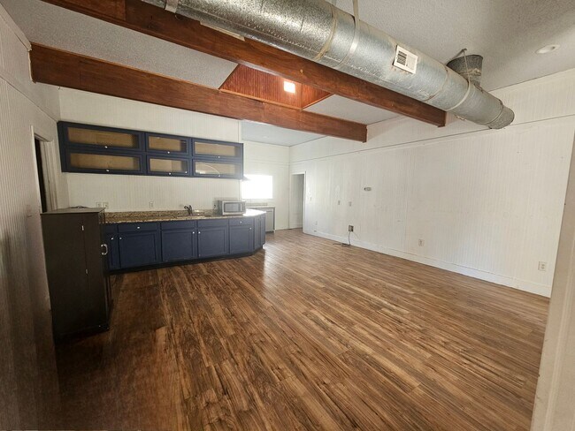 Foto del edificio - 3 BD / 2 BA Unfurnished - One block to the beach