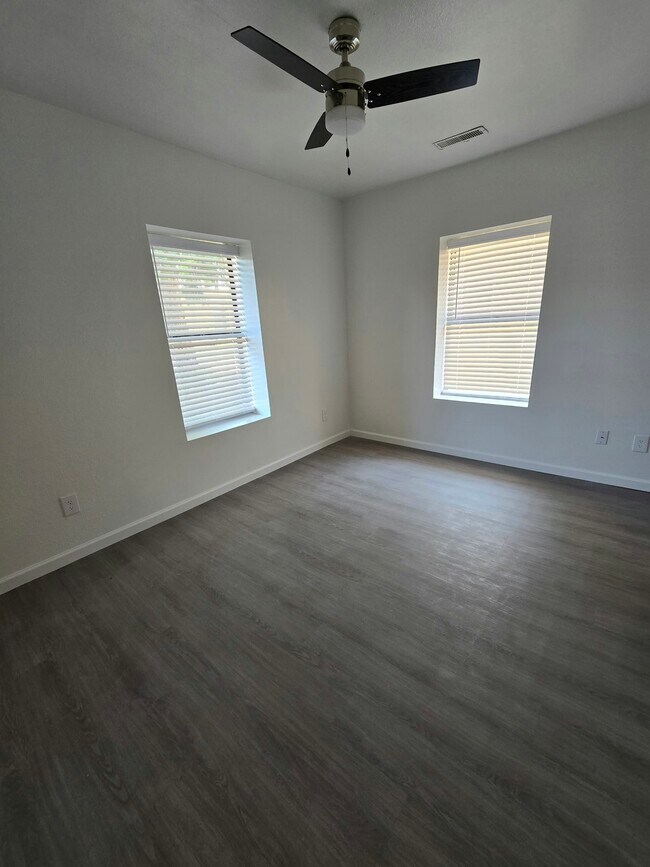 Foto del edificio - 300 S 5th St