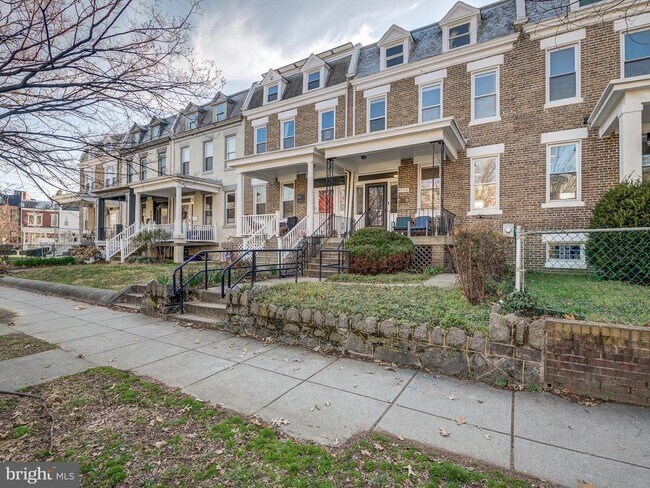 Foto del edificio - 4008 Illinois Ave NW