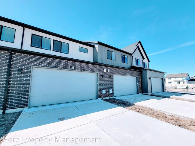 Building Photo - 2 br, 2.5 bath House - 637 South Red Berry...