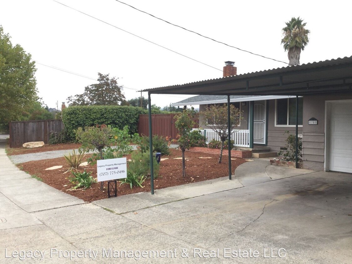 Foto principal - 3 br, 1 bath House - 75 Allen Ave