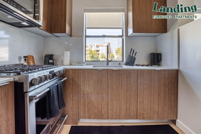 Foto del edificio - 11649 Mayfield Ave