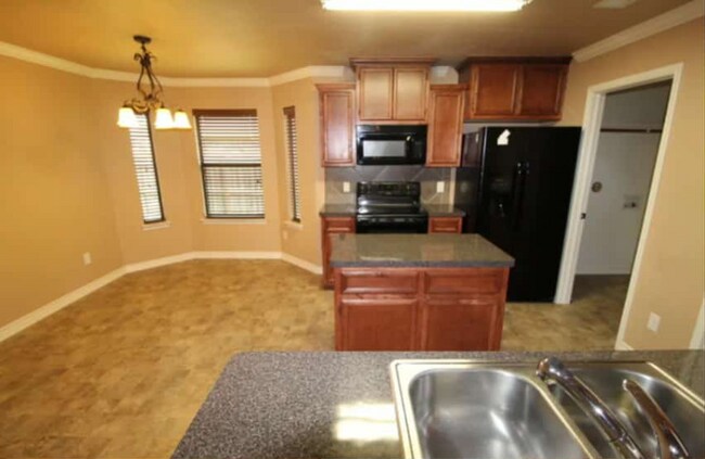 Building Photo - 2411 Coy Dr