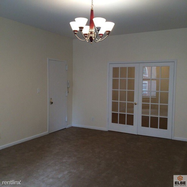 Building Photo - 4 br, 1 bath  - 925 8th Ave