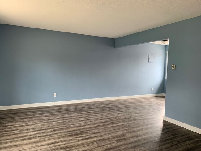 Building Photo - AT1070